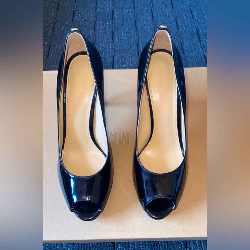 Michael Kors Erika platform peep toe pump!